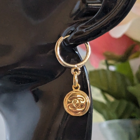 Chanel - Picture 3 of 10